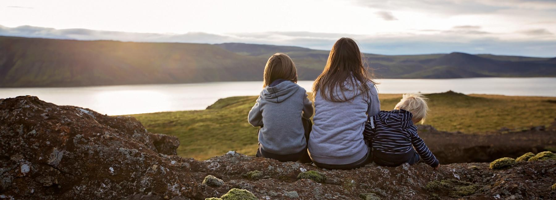 Gerflor Nachhaltigkeit - Kinder vor Landschaft Gerflor Nachhaltigkeit - Kinder vor Landschaft