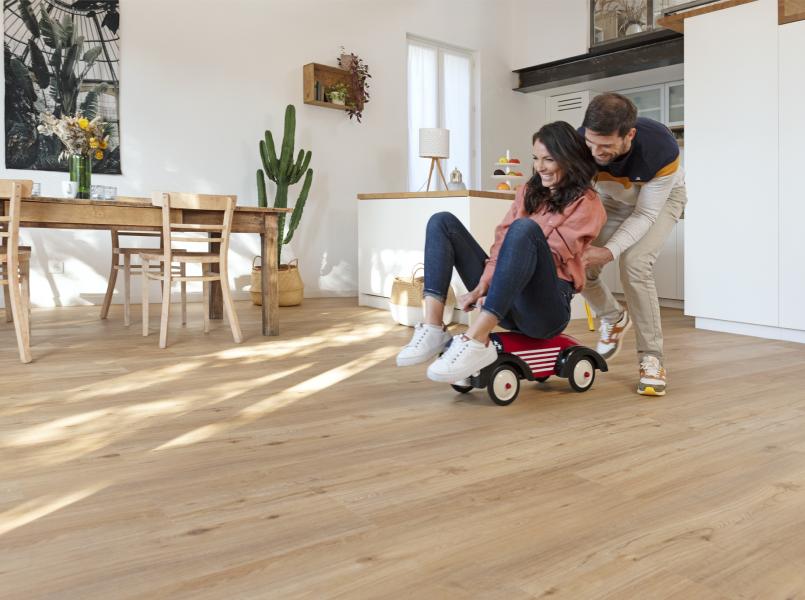 Gerflor Tipps und Tricks - Pärchen Bobbycar Gerflor Tipps und Tricks - Pärchen Bobbycar