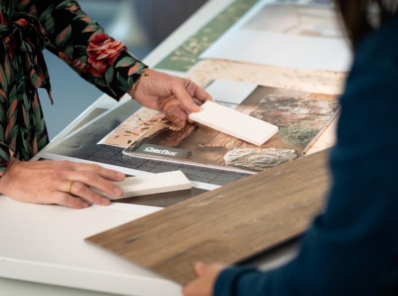 gerflor_showroom_beratung_haende