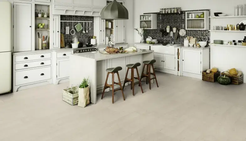 Gerflor Dekor Newport Ivory - Weiße Küche mit Barhockern