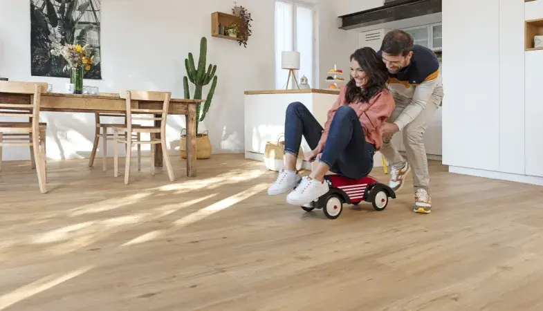 Gerflor Tipps und Tricks - Pärchen Bobbycar